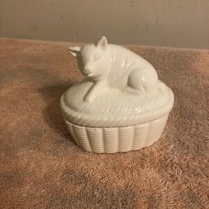 Vintage Action Ceramic Pig on a Basket Trinket Box 4”x4”x3” Made in Japan